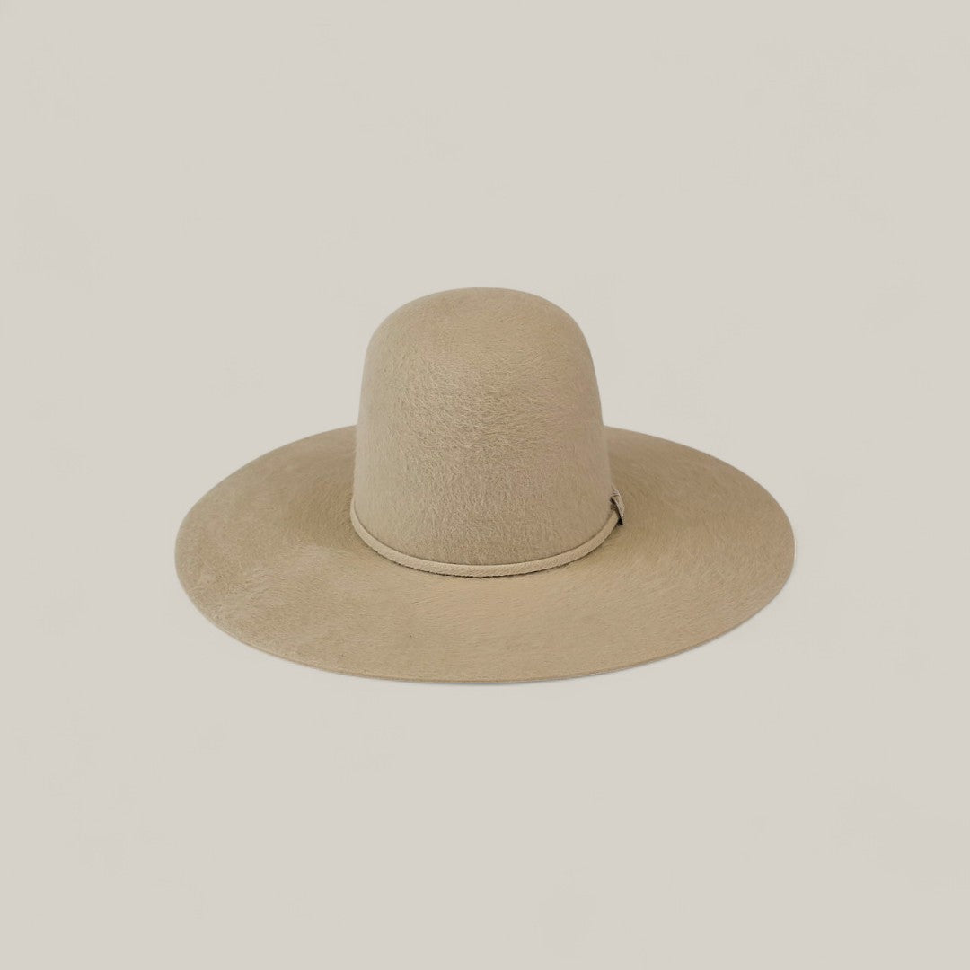 The 10X Grizzly - Tacchino is a wide-brimmed, light beige open crown felt hat with a rounded crown, shown against a plain off-white background.